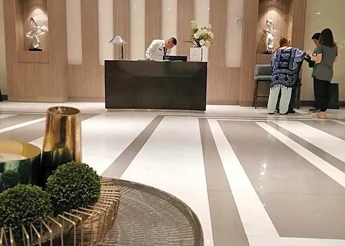 Modern And Cozy Near Airport Terminal 3 4*