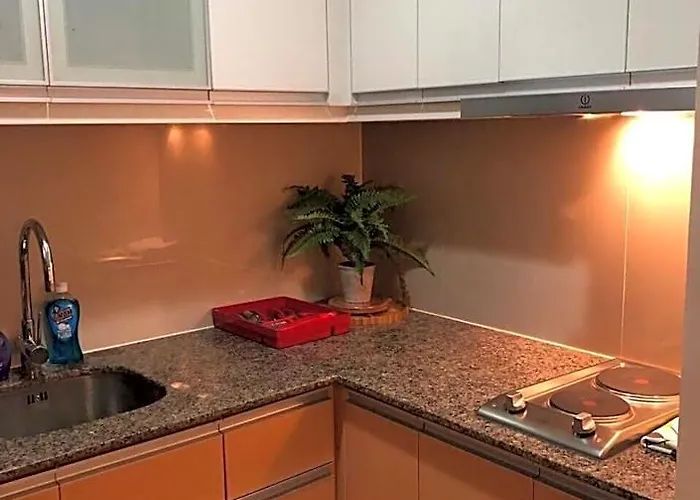 Modern And Cozy Near Airport Terminal 3 4*