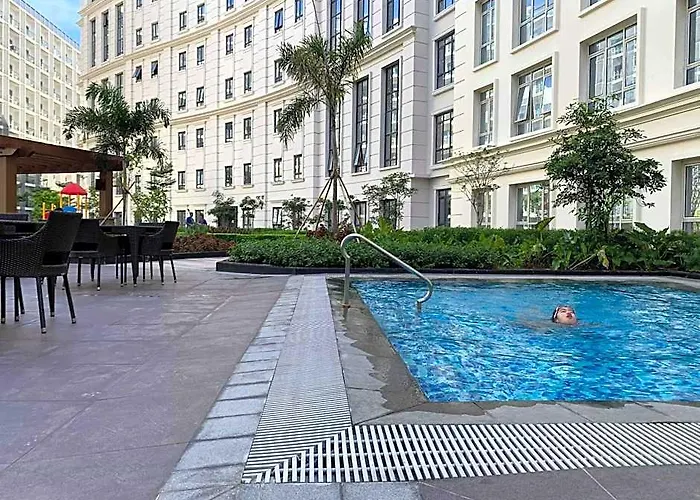 Modern And Cozy Near Airport Terminal 3 4*